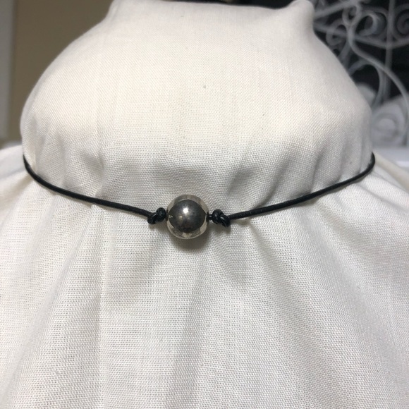 Choker - Picture 1 of 1